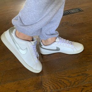 Nike Court Majestic